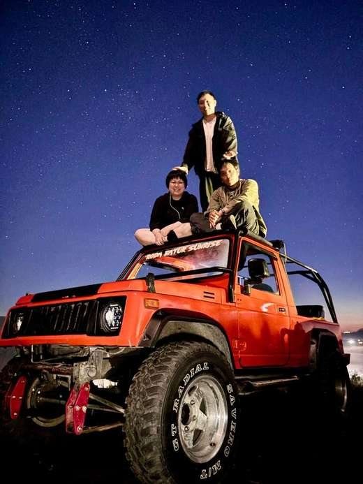 Guests on the jeep before the Batur sunrise